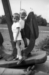 Lengyelország, Poznań, park a Jezioro Maltańskie közelében, a Poznan gőzhajó emlékműve., 1969, Bogdan Celichowski, Fortepan #120212