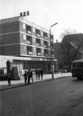 Lengyelország, Gniezno, ulica Chrobrego 12/B, a PKO bank fiókjának épülete., 1970, Bogdan Celichowski, Fortepan #120253