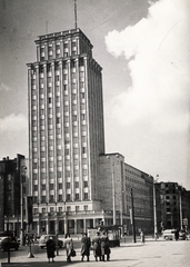 Lengyelország, Varsó, ulica Świętokrzyska, szemben a plac Powstańców Warszawy sarkán a Hotel Warszawa (Prudential felhőkarcoló)., 1954, Hanser Mária, felhőkarcoló, modern építészet, Marcin Weinfeld-terv, Stefan Bryła-terv, Fortepan #120352