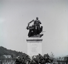 Magyarország, Dunaföldvár, Hősök tere, I. világháborús hősi emlékmű (Orbán Antal, 1927.)., 1928, Hanser Mária, első világháború, emlékmű, Fortepan #120499