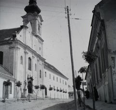 Magyarország, Dunaföldvár, Rákóczi utca, Szent Anna ferences templom, hátul a ferences rendház (később Magyar László Gimnázium)., 1928, Hanser Mária, templom, utcakép, barokk-stílus, Fortepan #120500