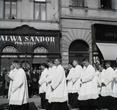 Hungary, Budapest I., Krisztina tér, háttérben a 2. és 1. számú ház., 1933, Hanser Mária, sign-board, procession, weapon, surplice, Budapest, Fortepan #120504