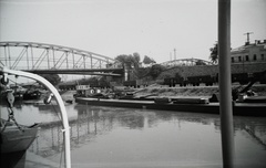 Hungary, Komarno, kikötő a Dunáról nézve, balra az Erzsébet híd., 1938, Hanser Mária, lifeboat, barge, Fortepan #120509