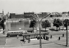 Magyarország, Budapest XI., Szent Gellért tér, szemben a Fővám (Dimitrov) téren a Marx Károly Közgazdaságtudományi Egyetem (később Corvinus Egyetem)., 1959, Hanser Mária, egyetem, Duna, Budapest, Fortepan #120588