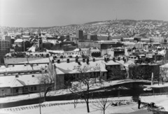 Magyarország, Budapest I., kilátás a Fehérvári kapu környékéről a Krisztinavárosra. Szemben balra az Krisztinavárosi templom, jobbra a Palota út és a Tábor utca találkozása. Háttérben a Széchenyi-hegyi TV torony látszik., 1974, Inkey Tibor, Budapest, Fortepan #120720