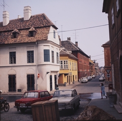 Hungary, Győr, Gutenberg tér, szemben a Jedlik Ányos utca - Apáca (Rózsa Ferenc) utca sarkán a Kreszta-ház., 1975, Inkey Tibor, colorful, Wartburg-brand, number plate, Fortepan #120814