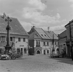 Magyarország, Szentendre, Fő (Marx) tér, balra a Szerb (kalmár) kereszt., 1961, Inkey Tibor, motorkerékpár, Wartburg-márka, Fortepan #120828