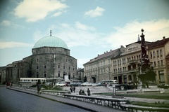 Hungary, Pécs, Széchenyi tér, balra a Dzsámi, jobbra a Szentháromság-szobor mögött a Nádor Szálló., 1962, Inkey Tibor, colorful, hotel, Fortepan #121009