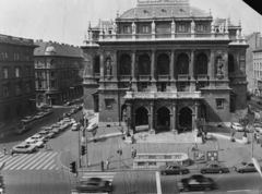 Magyarország, Budapest VI., Andrássy út (Népköztársaság útja), a Magyar Állami Operaház épülete (Ybl Miklós, 1884.)., 1978, UVATERV, Trabant-márka, utcakép, Mercedes-márka, Lada-márka, Wartburg-márka, Trabant 601, Polski Fiat 126p, Polski Fiat 125p, Wartburg 353, DAC-márka, Dacia 1300, VAZ 2101, Moszkvics-márka, Budapest, operaház, Fortepan #121070