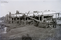 Magyarország,Balaton, Siófok, a Szigliget (1927) motoros személyhajó összeszerelése a Balatoni Hajózási Rt. sólyáján vízre bocsátás előtt. Leltári jelzet: MMKM TFGY 2017.2.521., 1927, Magyar Műszaki és Közlekedési Múzeum / Történeti Fényképek Gyűjteménye / Óbudai Hajógyár gyűjteménye, Szigliget hajó, Fortepan #122254