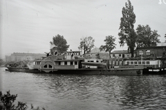 Magyarország, Óbuda, Budapest III., Óbudai Hajógyár, Hajógyári-öböl, szovjet jóvátételre gyártott Szvjatogorszk 400 LE-s vontató gőzhajó. Leltári jelzet: MMKM TFGY 2017.2.726., 1951, Magyar Műszaki és Közlekedési Múzeum / Történeti Fényképek Gyűjteménye / Óbudai Hajógyár gyűjteménye, Budapest, cirill írás, Bakony-hajó, Fortepan #122367