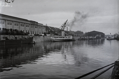 Magyarország, Óbuda, Budapest III., »Az Óbudai Hajógyár hajógyári medrén álló hajók és uszályok. Középen a DDSG SOPHIE (1845) látható. Felvétel 1938 előtt készült.« Leltári jelzet: MMKM TFGY 2017.2.846., 1928, Magyar Műszaki és Közlekedési Múzeum / Történeti Fényképek Gyűjteménye / Óbudai Hajógyár gyűjteménye, uszály, Budapest, Fortepan #122426