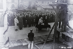 Magyarország, »A BRP CAR BORISZ III. (1941)  személyszállító motorhajó építésének megkezdése, ortodox pap megáldja a hajót az Óbudai Hajógyárban .« Leltári jelzet: MMKM TFGY 2017.2.907., 1939, Magyar Műszaki és Közlekedési Múzeum / Történeti Fényképek Gyűjteménye / Óbudai Hajógyár gyűjteménye, Fortepan #122460