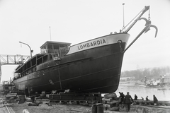 Magyarország, »SINDA LOMBARDIA (1942) vontató csavaros motorhajó vízrebocsájtása.« Leltári jelzet: MMKM TFGY 2017.1.751., 1942, Magyar Műszaki és Közlekedési Múzeum / Történeti Fényképek Gyűjteménye / Ganz gyűjtemény, Fortepan #122877