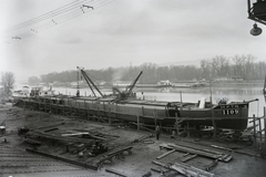 Magyarország, Budapest XIII., Újpesti-öböl, Ganz és Tsa. Villamossági-, Gép-, Waggon- és Hajógyár Rt. MFTR 1109 uszály a sólyán. Leltári jelzet: MMKM TFGY 2017.1.468., 1939, Magyar Műszaki és Közlekedési Múzeum / Történeti Fényképek Gyűjteménye / Ganz gyűjtemény, uszály, Budapest, Fortepan #123203