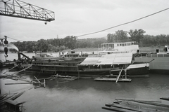 Magyarország, Budapest XIII., Újpesti-öböl, Ganz és Tsa. Villamossági-, Gép-, Waggon- és Hajógyár Rt. Az MFTR Verecke (1939) oldalkerekes gőzhajó építése. Háttérben a DTRT Kassa (1939) Duna-tengerjáró áruszállító hajó. Leltári jelzet: MMKM TFGY 2017.1.412., 1939, Magyar Műszaki és Közlekedési Múzeum / Történeti Fényképek Gyűjteménye / Ganz gyűjtemény, Budapest, Fortepan #123223