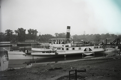 Magyarország, Budapest XIII., Újpesti-öböl, Ganz és Tsa. Villamossági-, Gép-, Waggon- és Hajógyár Rt. Az elkészült MFTR Verecke (1939) oldalkerekes gőzhajó. Leltári jelzet: MMKM TFGY 2017.1.459., 1939, Magyar Műszaki és Közlekedési Múzeum / Történeti Fényképek Gyűjteménye / Ganz gyűjtemény, Budapest, Fortepan #123224