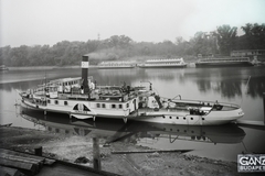 Magyarország, Budapest XIII., Újpesti-öböl, Ganz és Tsa. Villamossági-, Gép-, Waggon- és Hajógyár Rt. Az elkészült MFTR Verecke (1939) oldalkerekes gőzhajó. Leltári jelzet: MMKM TFGY 2017.1.457., 1939, Magyar Műszaki és Közlekedési Múzeum / Történeti Fényképek Gyűjteménye / Ganz gyűjtemény, Budapest, Fortepan #123225