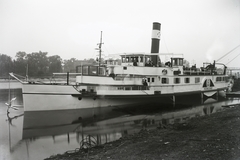 Magyarország, Budapest XIII., Újpesti-öböl, Ganz és Tsa. Villamossági-, Gép-, Waggon- és Hajógyár Rt. Az elkészült MFTR Verecke (1939) oldalkerekes gőzhajó. Leltári jelzet: MMKM TFGY 2017.1.462., 1939, Magyar Műszaki és Közlekedési Múzeum / Történeti Fényképek Gyűjteménye / Ganz gyűjtemény, Budapest, Fortepan #123226