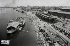 Magyarország, Budapest XIII., Újpesti-öböl, Ganz és Tsa. Villamossági-, Gép-, Waggon- és Hajógyár Rt. Az MFTR Verecke (1939) oldalkerekes gőzhajó építése. Balra a távolban az Újpesti vasúti híd. Leltári jelzet: MMKM TFGY 2017.1.419., 1939, Magyar Műszaki és Közlekedési Múzeum / Történeti Fényképek Gyűjteménye / Ganz gyűjtemény, Budapest, Fortepan #123227