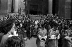 Magyarország, Budapest V., Szent István tér, körmenet a Szent István-bazilika előtt., 1951, Hámori Gyula, pap, körmenet, baldachin, Budapest, Fortepan #123281