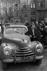 Magyarország, Budapest IX., Bakáts tér, a felvétel az Assisi Szent Ferenc-templom előtt készült., 1951, Hámori Gyula, taxi, Budapest, Skoda 1101/1102 Tudor, rendszám, Fortepan #123287