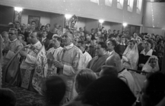 Hungary, Budapest XII., a mai Apor Vilmos tér, Felső-Krisztinavárosi Keresztelő Szent János-templom., 1955, Hámori Gyula, Budapest, priest, vestments, devotee, church interior, shepherd's crook, ritual, Fortepan #123556