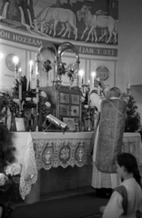 1954, Hámori Gyula, priest, altar, vestments, back, candlelight, church interior, Fortepan #123574