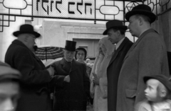 Magyarország, Budapest VII., a Kazinczy utcai orthodox központ udvara, hüpe (menyegzői baldachin) a zsinagógánál., 1954, Hámori Gyula, zsidóság, Budapest, hüpe, Fortepan #123623