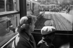 Hungary, Budapest XII., a Fogaskerekű Svábhegy megállója, háttérben az Eötvös úti kereszteződés., 1956, Hámori Gyula, Budapest, kid, mother, reflection, sitting on lap, Fortepan #123686