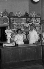 1956, Hámori Gyula, overall, scale, shop interior, vendor, counter, grocery store, Fortepan #123691