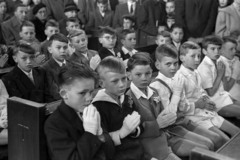 Hungary, Budapest XII., a mai Apor Vilmos tér, Felső-Krisztinavárosi Keresztelő Szent János-templom, elsőáldozók., 1956, Hámori Gyula, Budapest, boys, gloves, flower on a lapel, Fortepan #123700