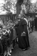 1956, Hámori Gyula, boys, priest, cassock, Fortepan #123704