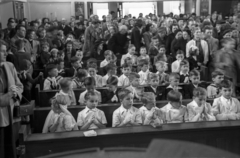 Hungary, Budapest XII., a mai Apor Vilmos tér, Felső-Krisztinavárosi Keresztelő Szent János-templom, elsőáldozók és hozzátartozóik., 1956, Hámori Gyula, Budapest, boys, bench, church interior, Fortepan #123705