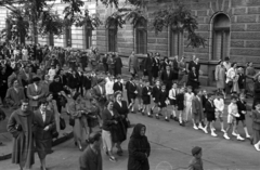 Hungary, Budapest VIII., Gyulai Pál utca a Stáhly utcától a Kőfaragó utca felé nézve, elsőáldozók., 1956, Hámori Gyula, Budapest, march, Fortepan #123716