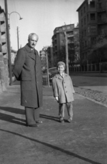 Magyarország, Budapest XI., Ulászló utca a Zsombolyai utca írányából a Bartók Béla út felé nézve., 1960, Szepesfalvy Gábor, Budapest, kisfiú, hátratett kéz, Fortepan #123938