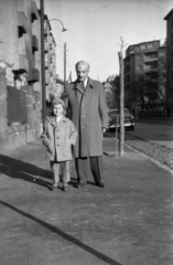 Magyarország, Budapest XI., Ulászló utca a Zsombolyai utca írányából a Bartók Béla út felé nézve., 1960, Szepesfalvy Gábor, Budapest, kabát, kisfiú, Fortepan #123939