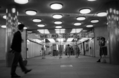 Magyarország, Budapest I., Batthyány téri aluljáró, szemben a metró utascsarnoka az állomáshoz vezető mozgólépcsővel., 1973, Szepesfalvy Gábor, metróállomás, Budapest, Fortepan #123950