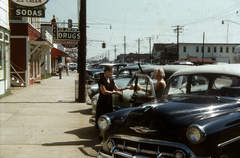 Amerikai Egyesült Államok, New Jersey állam, Beach Haven, Ocean County Road a Centre Street felé nézve., 1954, Lenkey Márton, színes, cégtábla, utcakép, automobil, Chevrolet Bel Air, Fortepan #124025