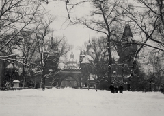 Magyarország, Városliget, Budapest XIV., Vajdahunyad vára a Vajdahunyad sétányról nézve., 1937, Stuber Andrea, épített örökség, tél, hó, Alpár Ignác-terv, vár, kapualj, eklektikus építészet, Budapest, csúcsív, Fortepan #124090