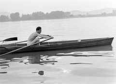 Magyarország, Budapest IV., Kielboat (kétpárevezős túrahajó) a Dunán a Palotai-szigetnél. Háttérben a Római part., 1953, Szent-tamási Mihály, sport, Budapest, Fortepan #12430