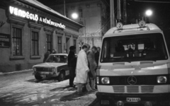 Magyarország, Budapest VI., Dózsa György út 106., Kéményseprő Étterem., 1985, Urbán Tamás, Mercedes-márka, mentőautó, rendszám, rendőrjármű, Budapest, Fortepan #124483