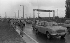 Magyarország, Budapest XIV., Kacsóh Pongrác út, az M3-as autópálya bevezető szakasza, 1985, Urbán Tamás, mentőautó, karambol, rendszám, Budapest, Fortepan #124540