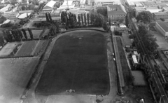 Magyarország, Budapest XIII., légifotó, Rozsnyai utca, Láng Vasas sporttelep, jobbra a Lomb (Vágó Béla) utca., 1986, Urbán Tamás, légi felvétel, Budapest, Fortepan #124561