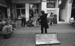 Franciaország, Párizs, Rue Rambuteau 100. - 98. - 96., 1982, Urbán Tamás, utcazene, Fortepan #124952