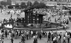 Germany, Berlin, Alexanderplatz, Népek Barátsága szökőkút (Brunnen der Völkerfreundschaft)., 1990, Urbán Tamás, fountain, Walter Womacka-design, Fortepan #125077