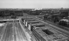 Magyarország, Budapest XIV., Kilátás a Stadion szállóból a Kerepesi út - Hungária körút kereszteződése felé, előtérben a Budapest Sportcsarnok parkolója és a metró épületei., 1982, Urbán Tamás, Budapest, Fortepan #125168