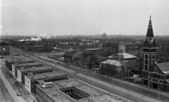 Magyarország, Budapest XIV., Kilátás a Stadion szállóból a Kerepesi útra, szemben a Hungária körúti kereszteződés, előtérben a metró épületei, jobbra a Lisieux-i Szent Teréz templom (Törökőri templom)., 1982, Urbán Tamás, Budapest, Fortepan #125169