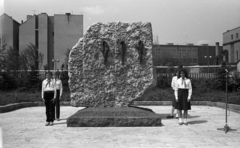 Magyarország, Budapest II., Margit körút (Mártírok útja), a Mártírok emlékműve (Kiss Nagy András, 1979.) az Ipari Minisztérium épülete mellett., 1983, Urbán Tamás, úttörő, díszőrség, Budapest, Fortepan #125231