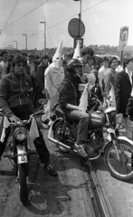 Magyarország, Budapest, békedemonstráció résztvevői a Margit hídon., 1983, Urbán Tamás, motorkerékpár, Simson Schwalbe, Fortepan #125235